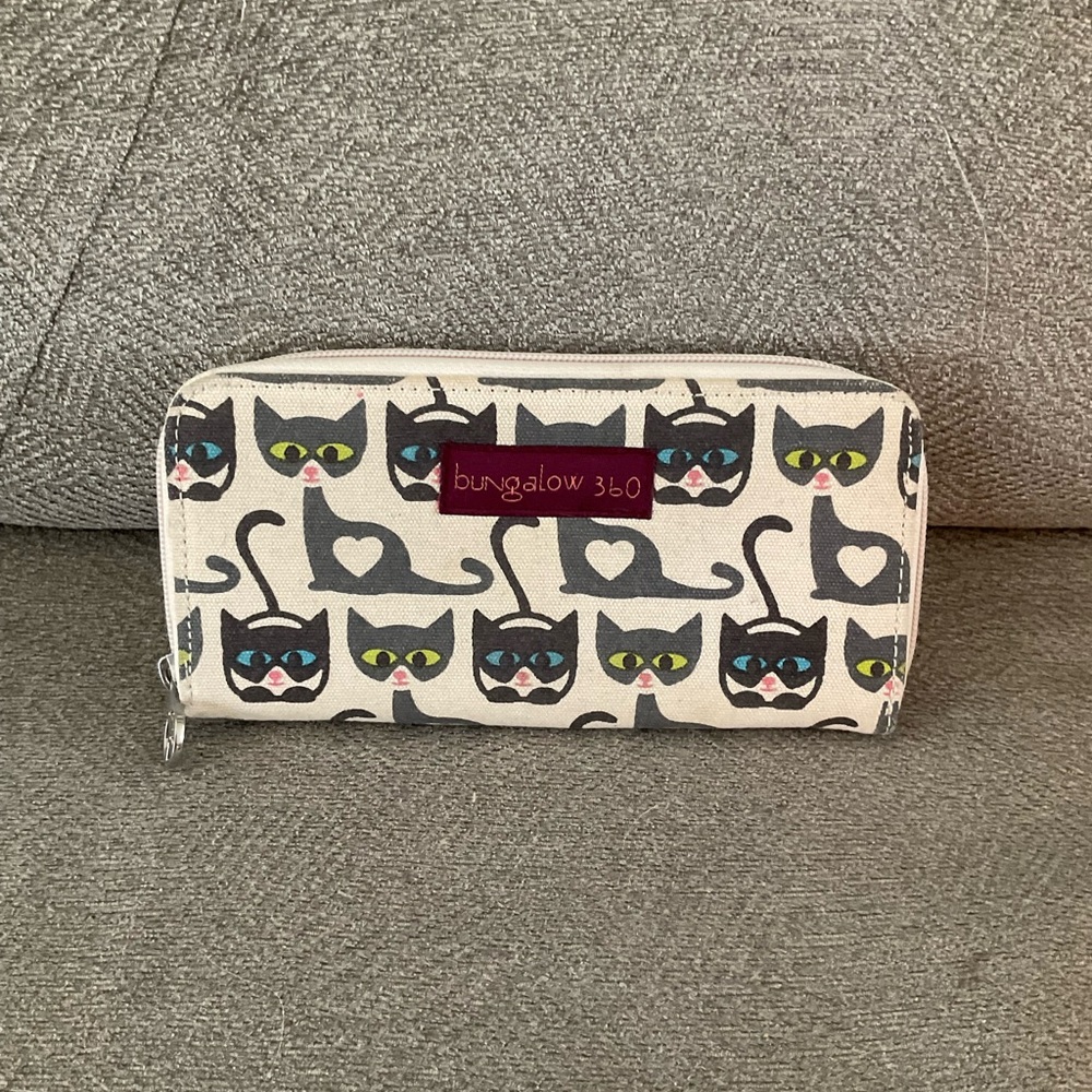 Bungalow 360 Wallet - Gray and Black